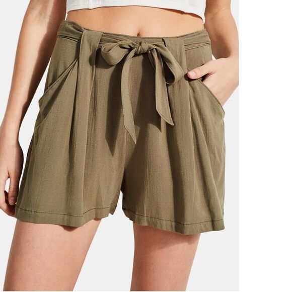 Pleaded Olive shorts - Picture 1 of 11